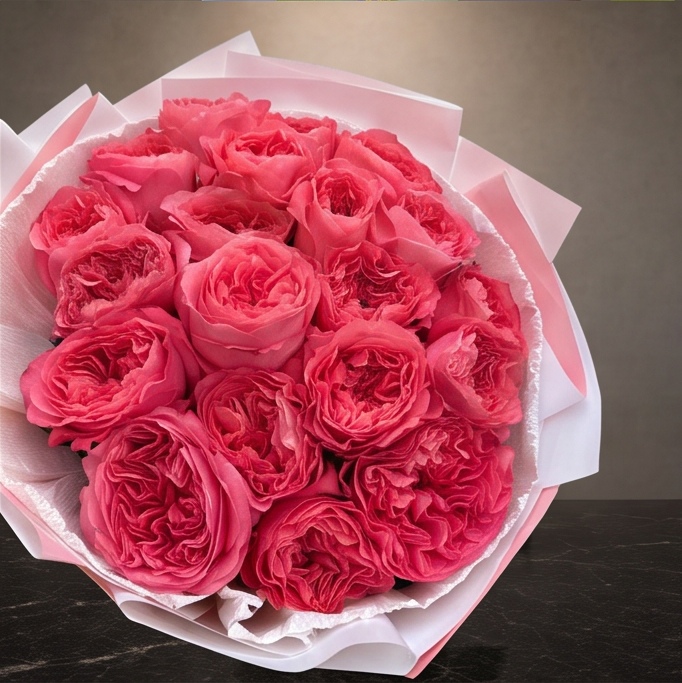 English Blush flower arrangement by Flora Faves